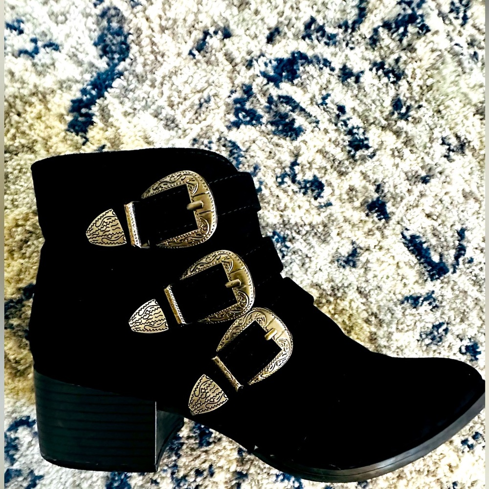 Rockabilly Goth Girl black booties